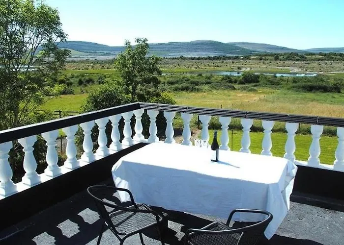 Vakantiehuis Detached House Enjoying Amazing Views Of Burren Mountain Tubber