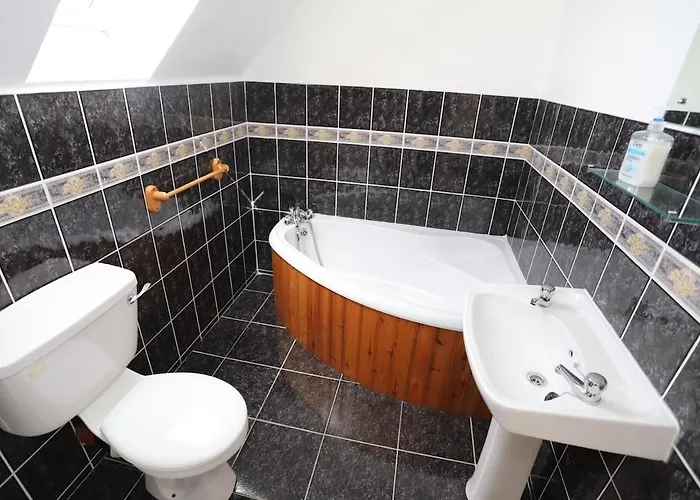 Detached House Enjoying Amazing Views Of Burren Mountain *